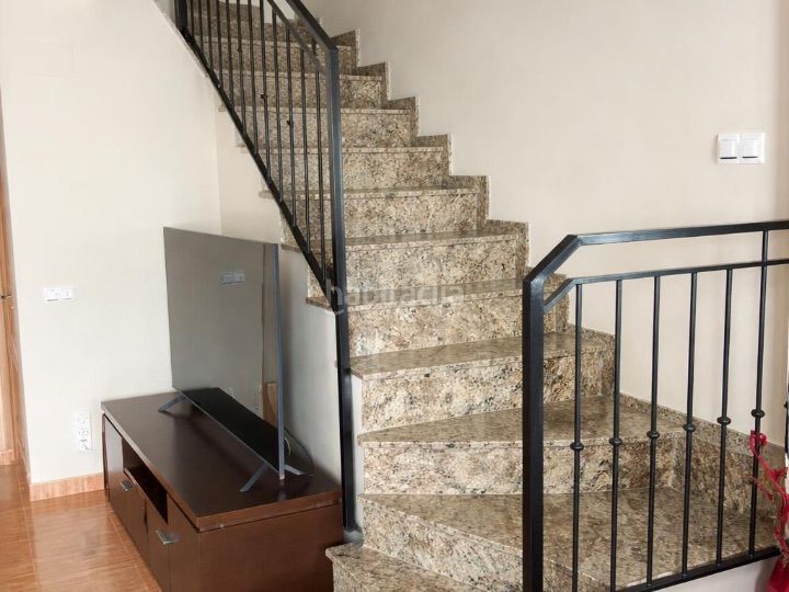 Foto bc7d8503-a5be-40a3-914f-81febd8a4d2a. Casa adossada a llauri 5 a Llaurí