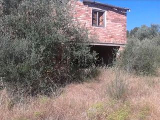 Landgut in Más de prades sn. Finca terreno parcela 260.000 m2 en asco tarragona con casa y ag