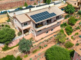 Chalet à C/pompeu fabra 16. Casa unifamiliar con vistas panorámicas en casco urbano de corbe