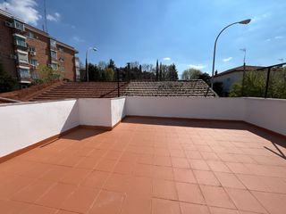 Haus in Calle isidro dompablo 9. Chalet de 40m2 con espectacular terraza de 40m2 en zona puerta d