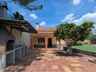 Chalet in Cami de sant salvador de les espases 116. Vivienda recogida y con vistas impresionantes.
