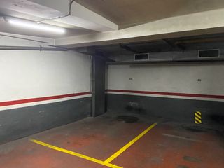 Autoparkplatz in Muntaner 48. Parking en pleno centro de barcelona, junto a plaça universitat