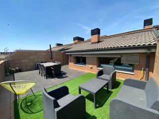 Dúplex a Calle sant lluís 115. Ático dúplex de 115m² construidos (94m² útiles) con terraza, pis