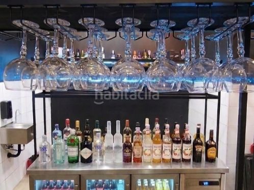 Foto c188d74c-dfa3-4cf8-9f46-bf44b00572b9. Traspaso local comercial en calle javier de burgos 22 local licencia bar cocina y música en Cádiz