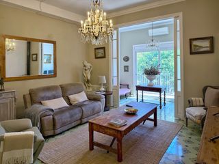 Casa adossada a Carrer de joaquim de paz 62. Casa modernista en el centro de la ciudad