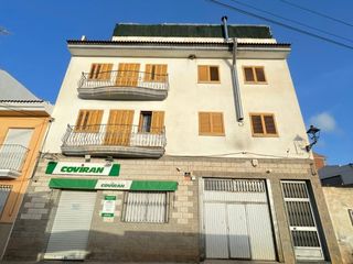 Casa adossada a C/ rafael alberti 5. Impresionante casa