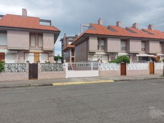 Apartment in Avenida de la libertad 74. Duplex en residencia tranquila