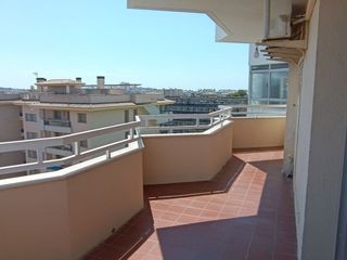 Flat in Carrer del cèsar 3. Piso céntrico , amplio, cerca playas y todos los servivcios