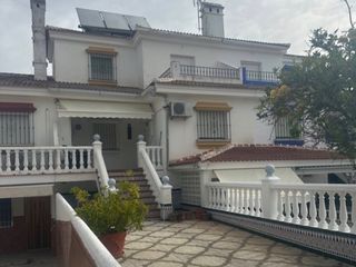 Rent Semi detached house in Sector l 126. Magnífica casa para vivir