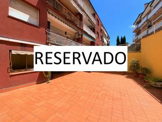 Etagenwohnung in Rafel casanova 14. Se vende acogedora planta baja interior, recien reformada y list