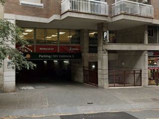 Aparcament cotxe a Carrer de valència 511. Plaza para coche grande