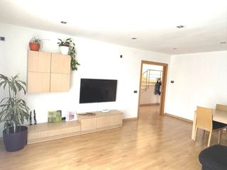 Semi detached house in Utxafava 2. Casa adosada moderna con suelo radiante, gran luminosidad y acce