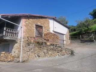Casa aparellada a Covadonga 1. Casa tradicional asturiana a reformar