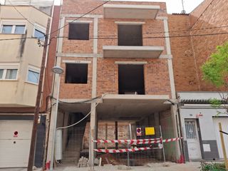 Casa aparellada a Carrer d'ausiàs march 30. Oportunidad para inversores