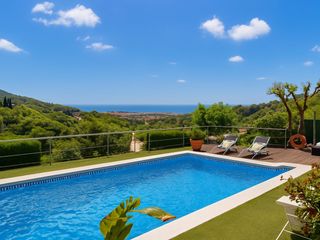 House in Prat de la riba 7. Casa en alella con piscina , jardín y vistas al mar