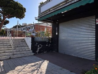 Rent Business premise in Carrer pirineus 1. Local versátil vacío