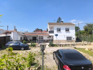 Chalet in Carrer central 2. Chalet independiente con gran potencial