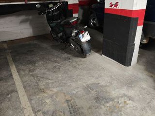 Miete Autoparkplatz in Consell de cent  445. Plaza de garaje disponible en consejo de ciento 445