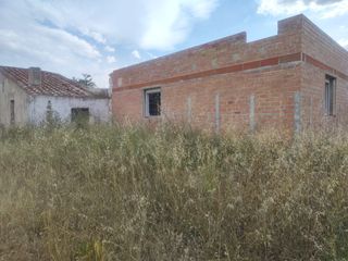 Rural plot in Carrer de navarra 1. Terreno con edificación