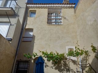 Casa adossada a Carretera de l' esparra 50. Casa centro población