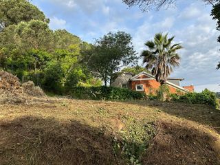 Terreno residenziale in Avinguda mil·lenni 20. Listo para construir con todos los servicios
