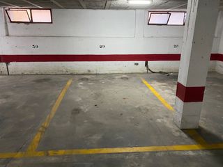 Lloguer Aparcament cotxe a Velasco  6. Puerta automática. plaza grande, coche y moto