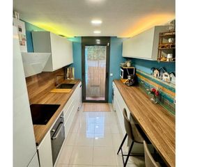 Piso en Carrer de santa otília 58. Bonito piso en muy buen estado en venta