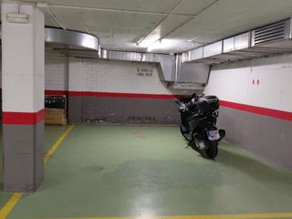 Affitto Posto moto in Pare claret 39-41. Parking para moto centro de girona