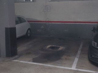 Lloguer Aparcament cotxe a Anníbal 57. Plaza de aparcamiento en alquiler en carrer anníbal / plaça de l