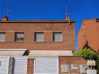 Semi detached house in D'angel guimera 27. ¡única por espacio y ubicación! espectacular casa adosada esquin