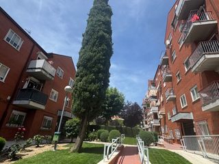 Etagenwohnung in Paseo de chopera  294. **vivienda con piscina y plaza de garaje **