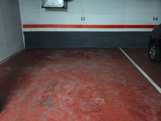 Miete Autoparkplatz in Comte jofre  27. Alquiler plaza de parking a 20 segundos de fgc can feu/gràcia