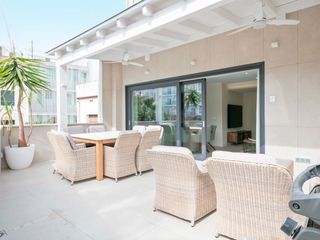Etagenwohnung in Carrer de joan tarrida 15. Exclusiva vivienda reformada con gran terraza, 2 suites y aislam