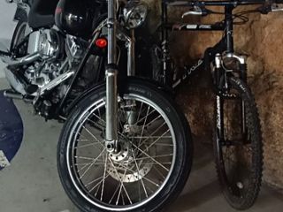 Aparcament de moto a C/escorial 133. Plaza de parking en finca privada y muy tranquila.