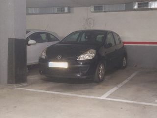 Lloguer Aparcament cotxe a Anníbal 57. Plaza de aparcamiento en alquiler en carrer anníbal / plaça de l