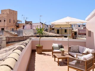 Àtic a Plaça d'en coll 15. Luxury duplex penthouse in palma old town with two private terra