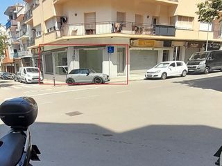Lloguer Local Comercial a Avinguda jaume i 29 - 31. Local esquinero de 67 m² en roses | sin traspaso | fachada a dos