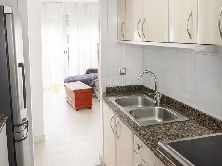 Foto 6b98d143-8439-49b0-8b10-7abe25baa11a. Piso en c/sant mateu 14 piso exterior, luminoso para entrar a vivir. en Badalona