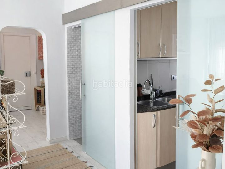 Foto b150464a-2c5e-4294-8e2e-63ebf4d1f233. Piso en c/sant mateu 14 piso exterior, luminoso para entrar a vivir. en Badalona