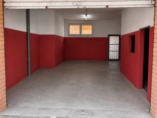 Local Comercial a Rec comtal 8. Local de 55m con patio y aseo