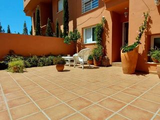 Chalet en Urbanización casanova i 31e. Villa 4 dormitorios dobles, sótano, piscina y muy cerca de todos