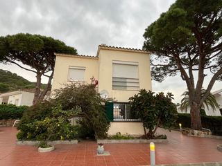Miete Haus in Carrer gèminis 34. Casa con vistas al mar y jardin