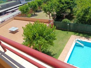 Pis a Avda puerto rico 19. Piso en zona tranquila y muy luminoso, con piscina comunitaria,