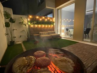 Tríplex a Calle hiedra 15. Venta directa propiedad. chalet impecable junto a zona comercial