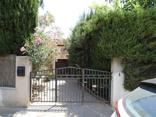 Casa pareada en Maragall  4. Casa situada en jardins imperi, en parcela esquinera con jardín
