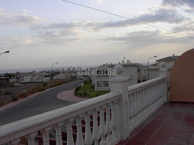 Foto af3db94a-3c04-4e2d-91d6-30bfc4f764dc. Casa adossada a calle brisamar 7 a Torrox park Torrox