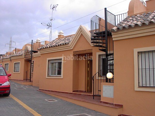 Foto c9e6b195-dc3e-415b-9978-0be907dec7a3. Casa adossada a calle brisamar 7 a Torrox park Torrox