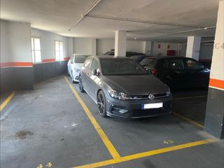 Miete Autoparkplatz in Eugeni ferré dalmau 14. Plaza larga a su disposición