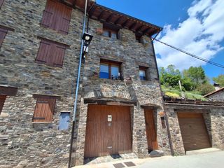 Rent House in Carrer enlla-espinavell 32. Casa de pueblo . mucha tranquilidad