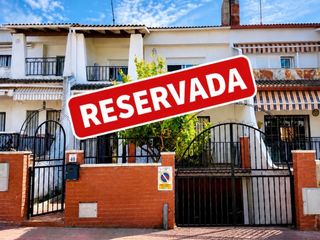 Semi detached house in Carrer de les basses 40. Casa adosada en calle muy tranquila